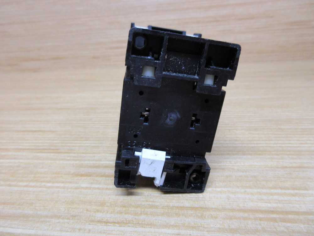 Klockner/Moeller DIL 00 M-G-01 Contactor DIL00MG01 Chipped Mount