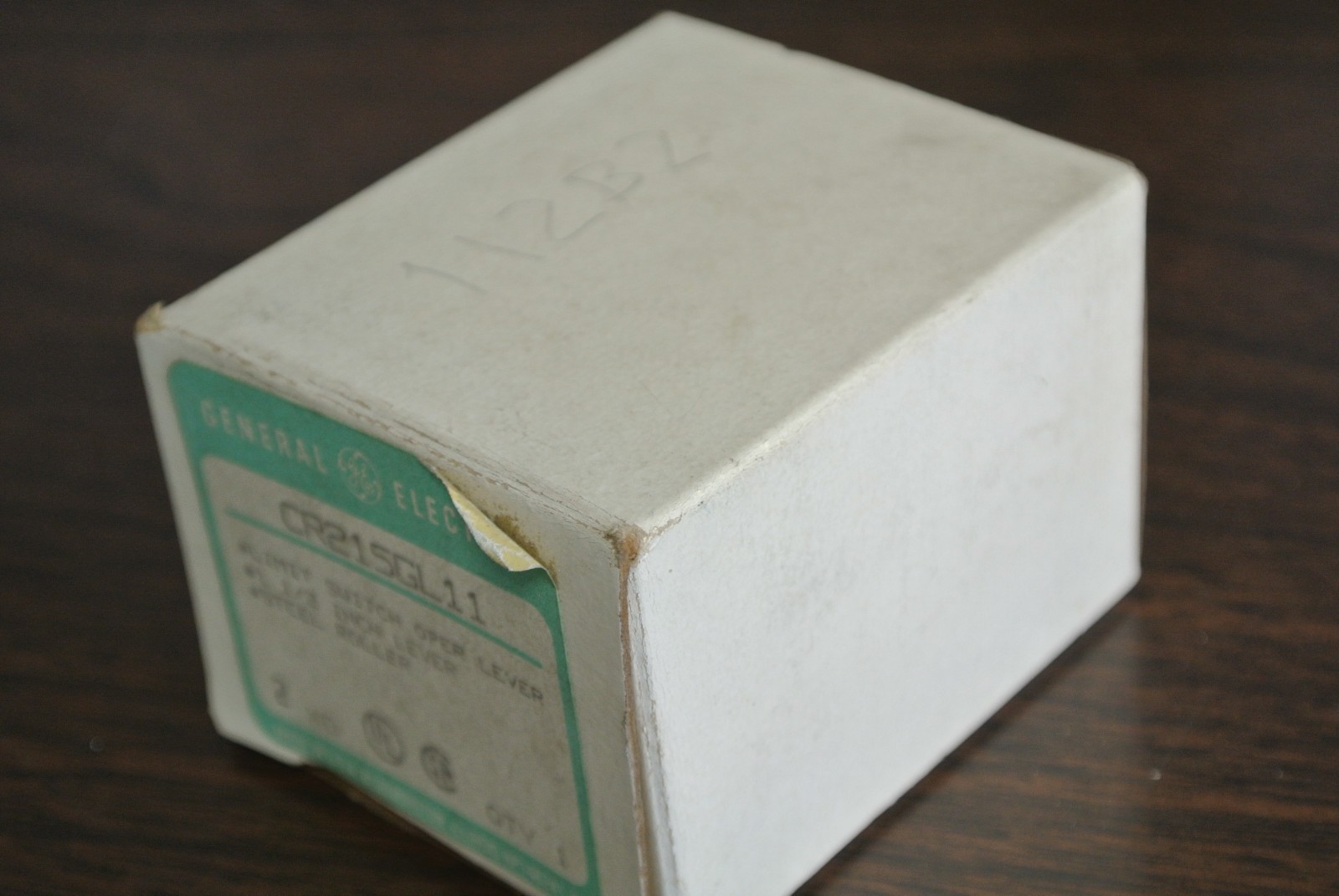 GE CR215GL11 – LIMIT SWITCH ROLLER LEVER 1.5″ RADIUS – STEEL ROLLER NEW SURPLUS