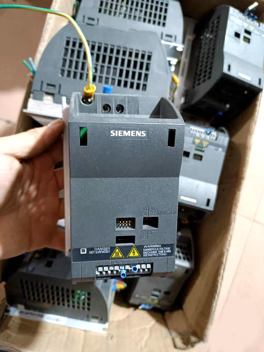 6SL3211-0AB13-7UA1 6SL32110AB137UA1 0.37KW 220V G110 Series Inverter USED 1PC