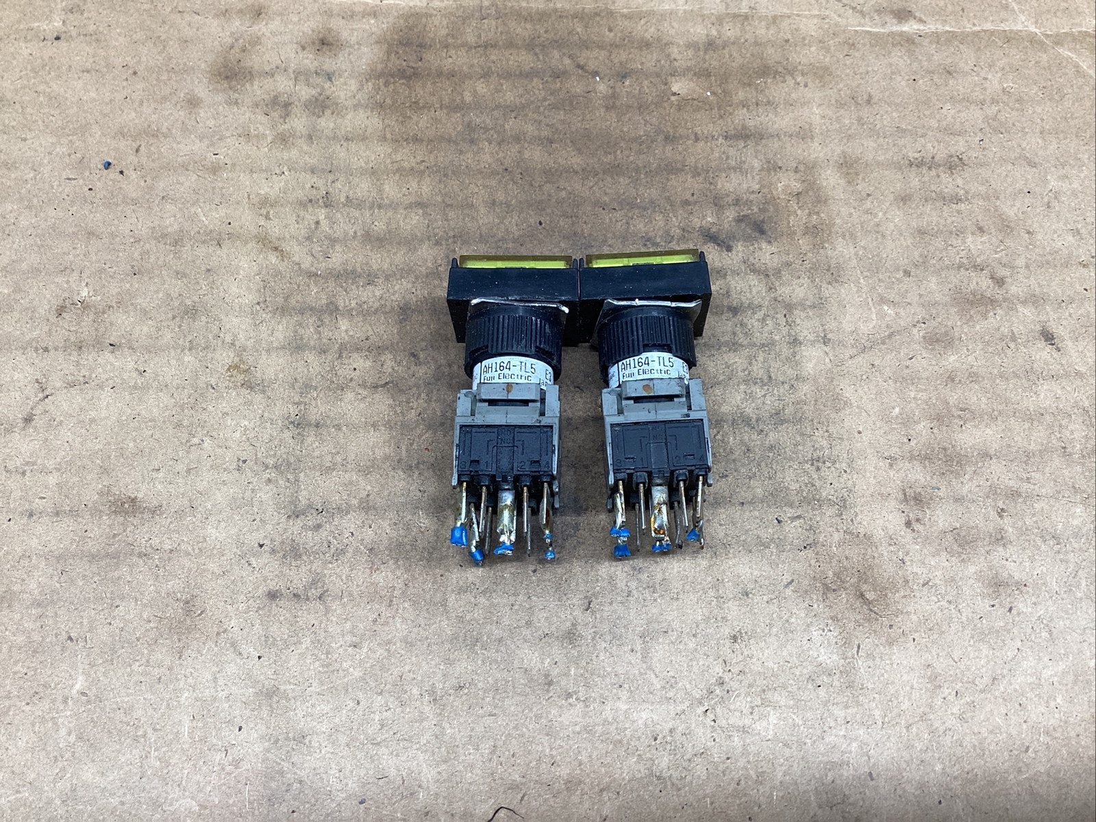 LOT OF 2 YELLOW FUJI ELECTRIC AH164-TL5 LED LAMP SWITCH #811M43