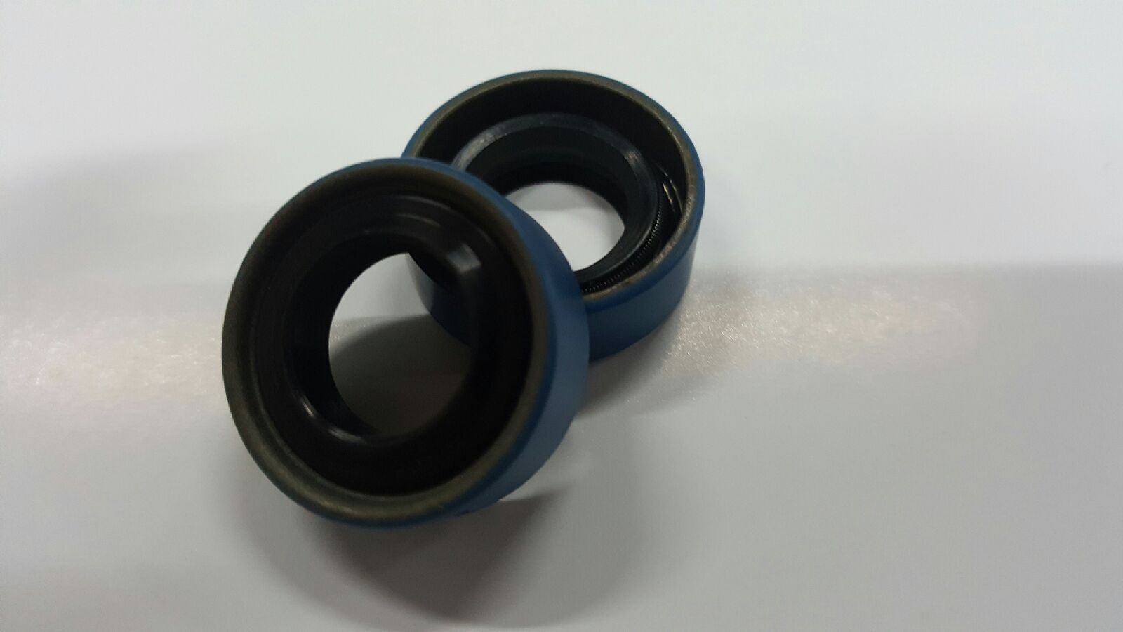PN: 4940 OIL-SEALNEW CHICAGO RAWHIDE SKF AFTERMARKET