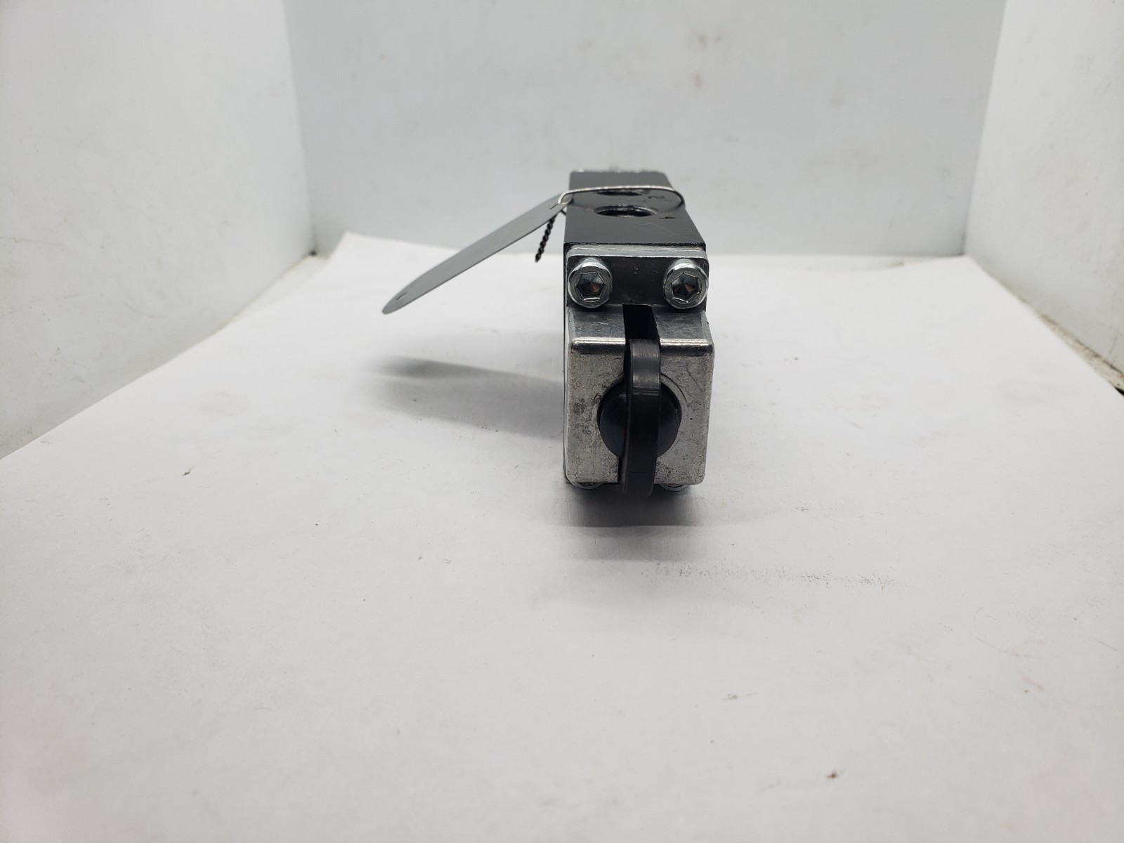 ARO E212RS MANUAL AIR VALVE 4 WAY 2 POSITION 1/4″NPTF 150 PSI NIB