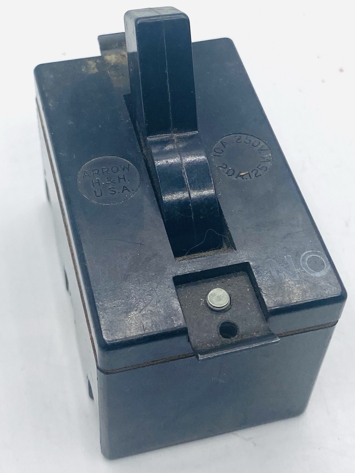 Vintage ARROW H&H industrial toggle switch Made In The USA 10A 250 V 20A 126V Z6
