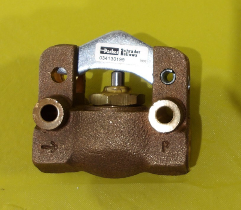 New Parker Schrader Bellows 034130199 Solenoid 2-Way Valve with Lever 1/4″