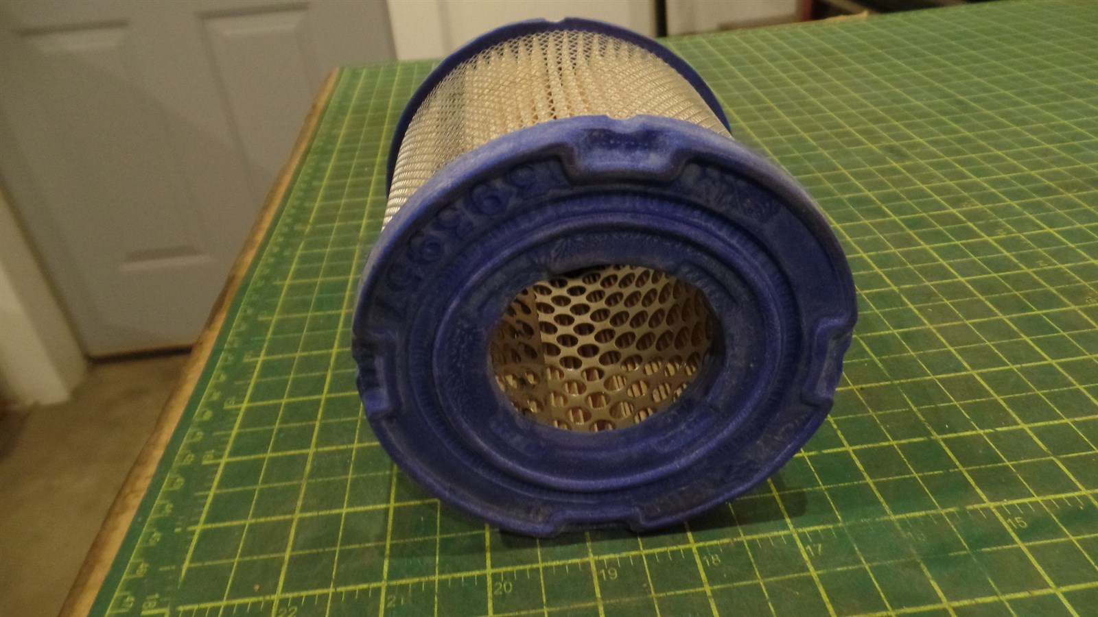 BRIGGS & STRATTON FILTER ASSEMBLY 393957, AF767, 30-044, NIB, N.O.S