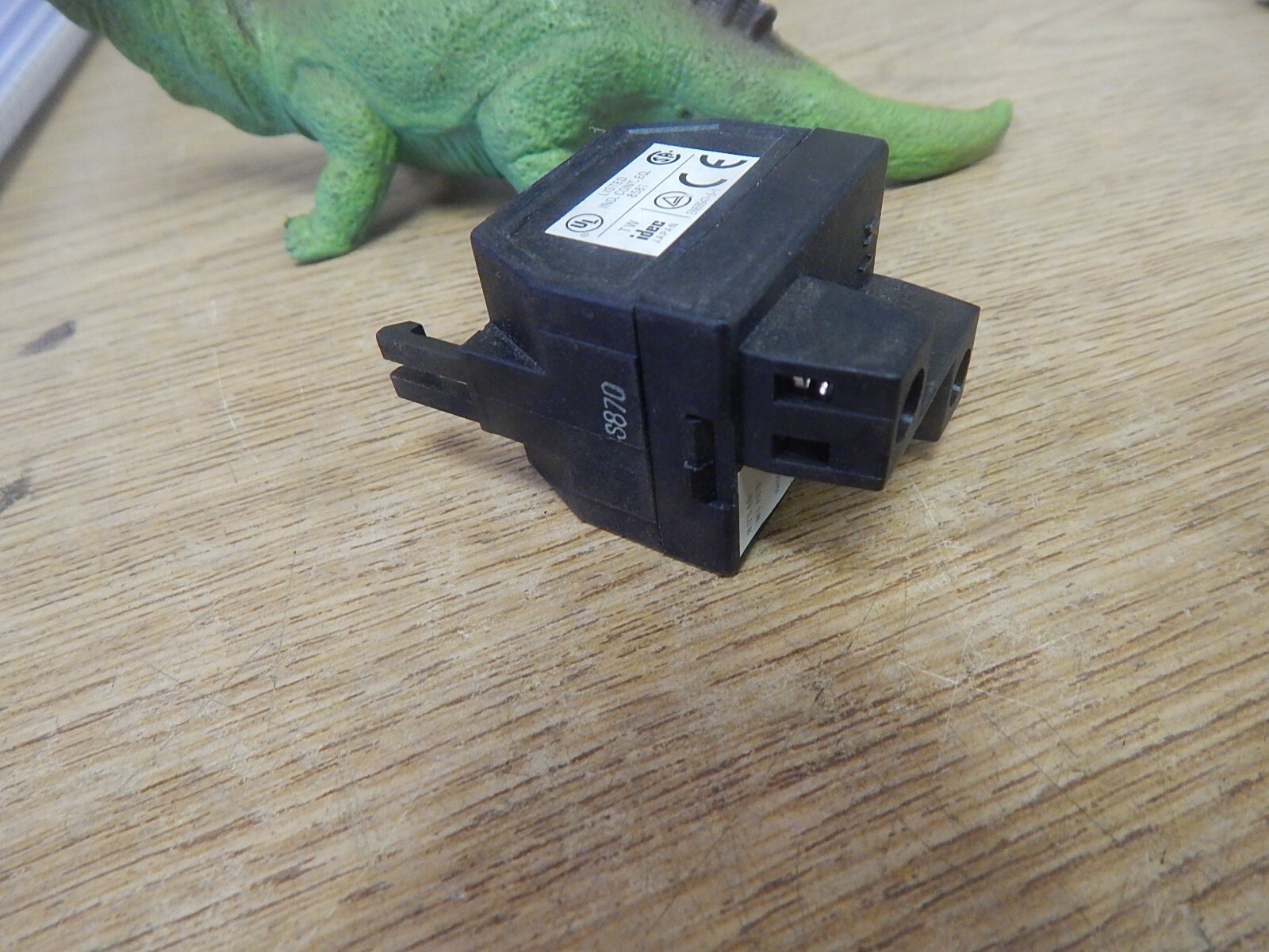 Idec 8581 S870 EN60947-5-1 120V 50-60Hz 6.3V 1W 6V 0.5W *FREE SHIPPING*