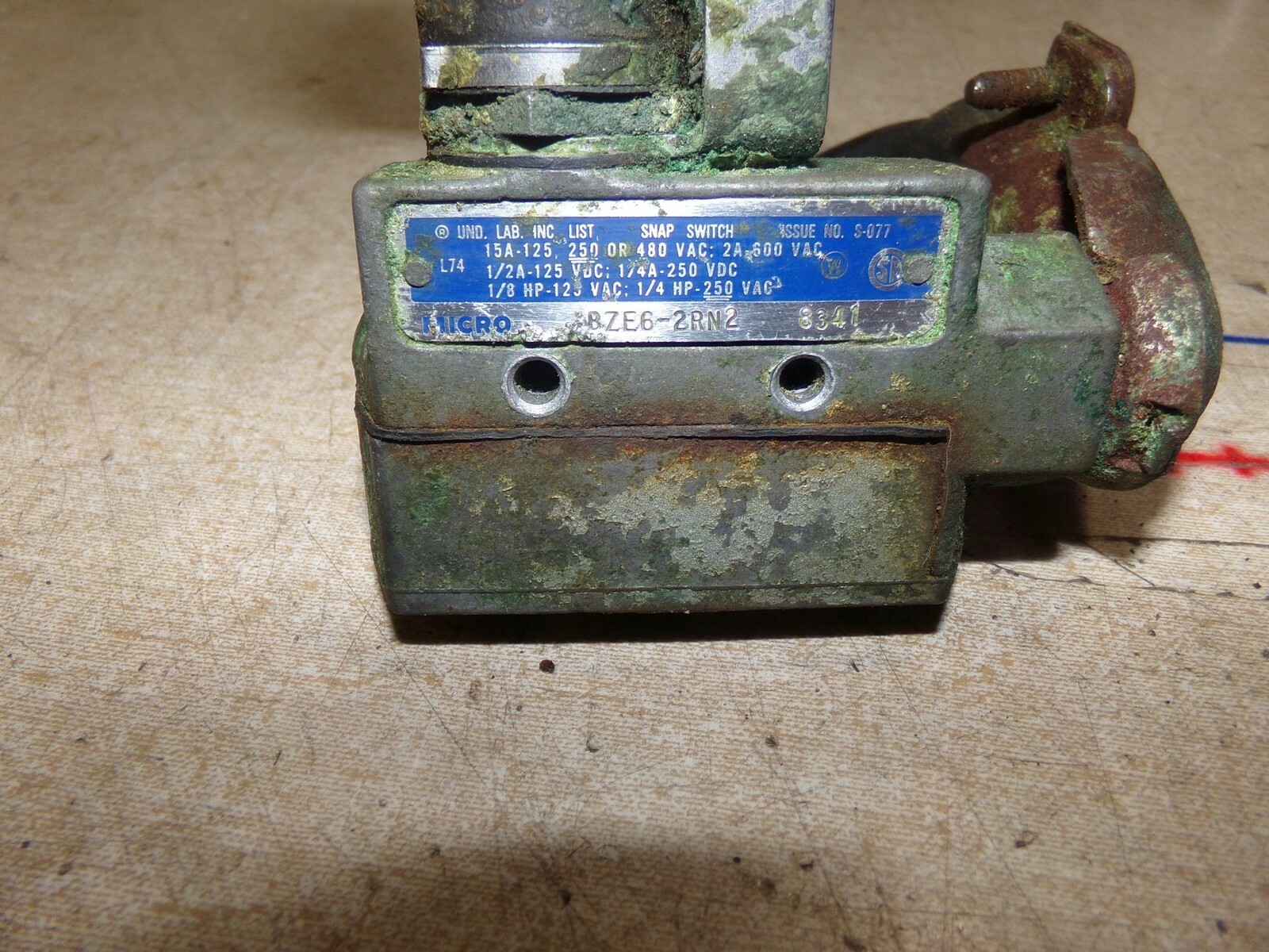 Micro BZE6-2RN2 8341 Limit Switch *FREE SHIPPING*