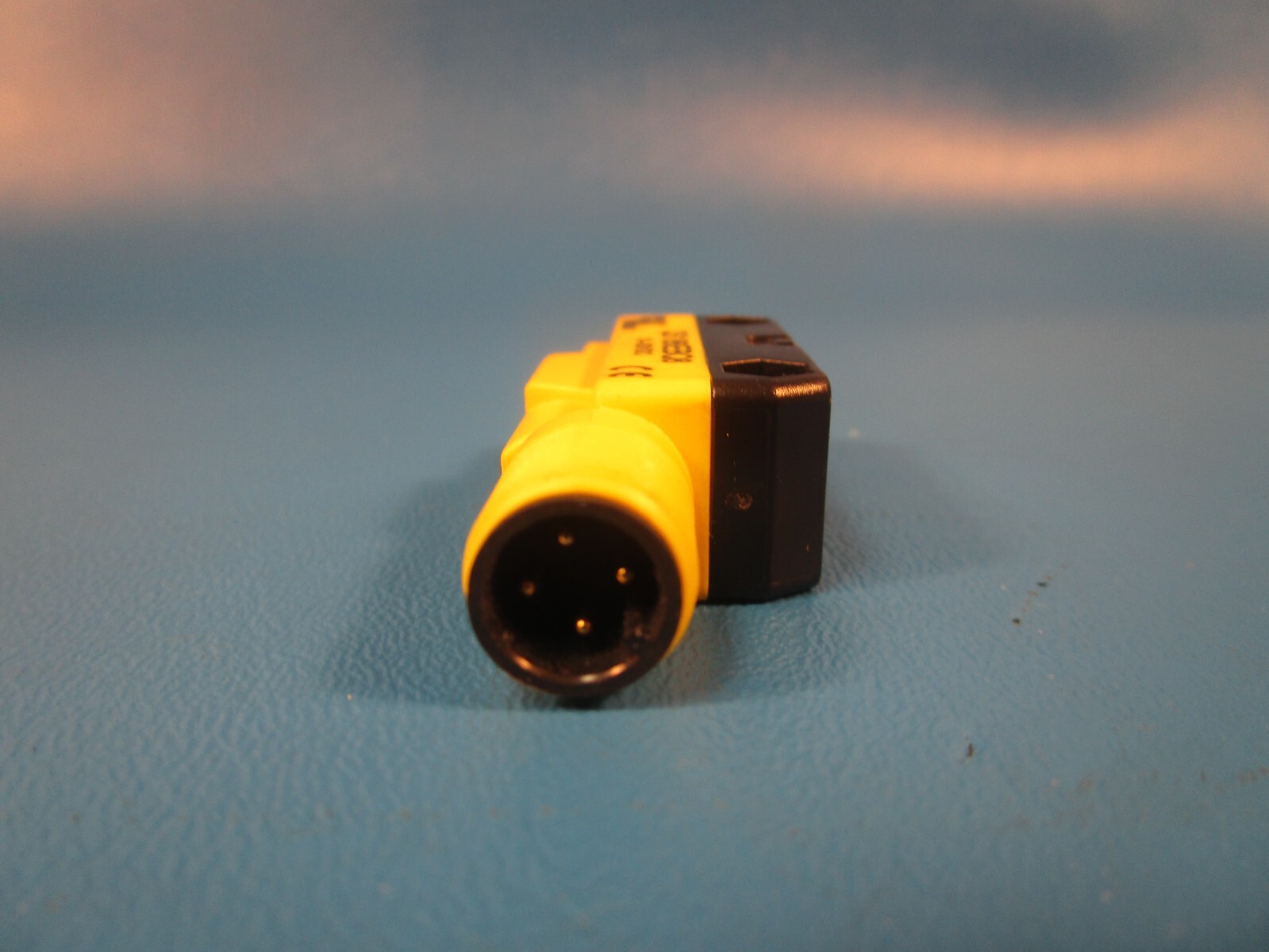 Banner QS186EBQ8, 66448 Emitter (Flush Front), Range: 3 m; Input:10-30 V dc
