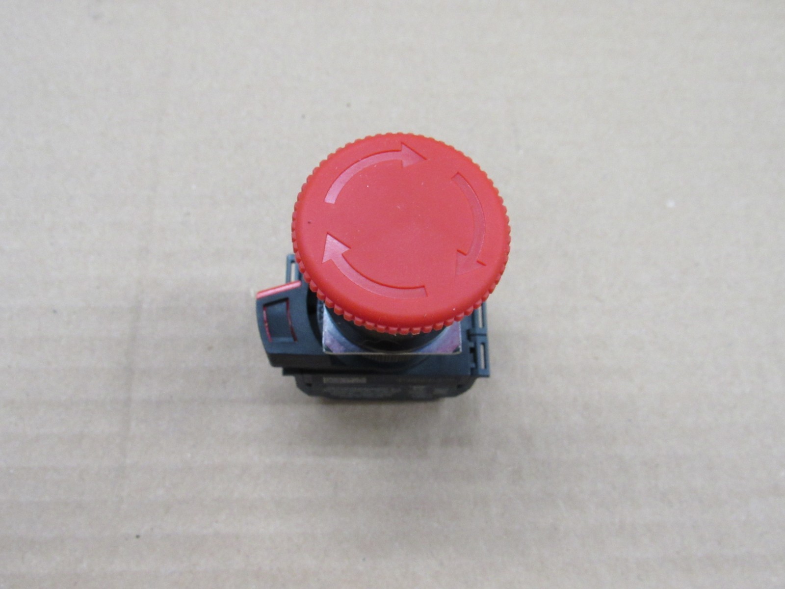 5 pcs Omron A22NE-M-P212-N emergency stop push button assembly e stop A22N