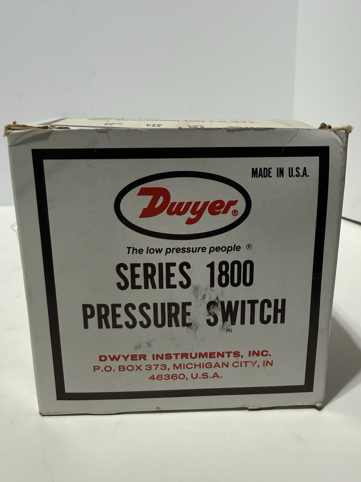 DWYER 1823 Low Differential Pressure Switch Max Pressure 10PSI NEW OPEN BOX