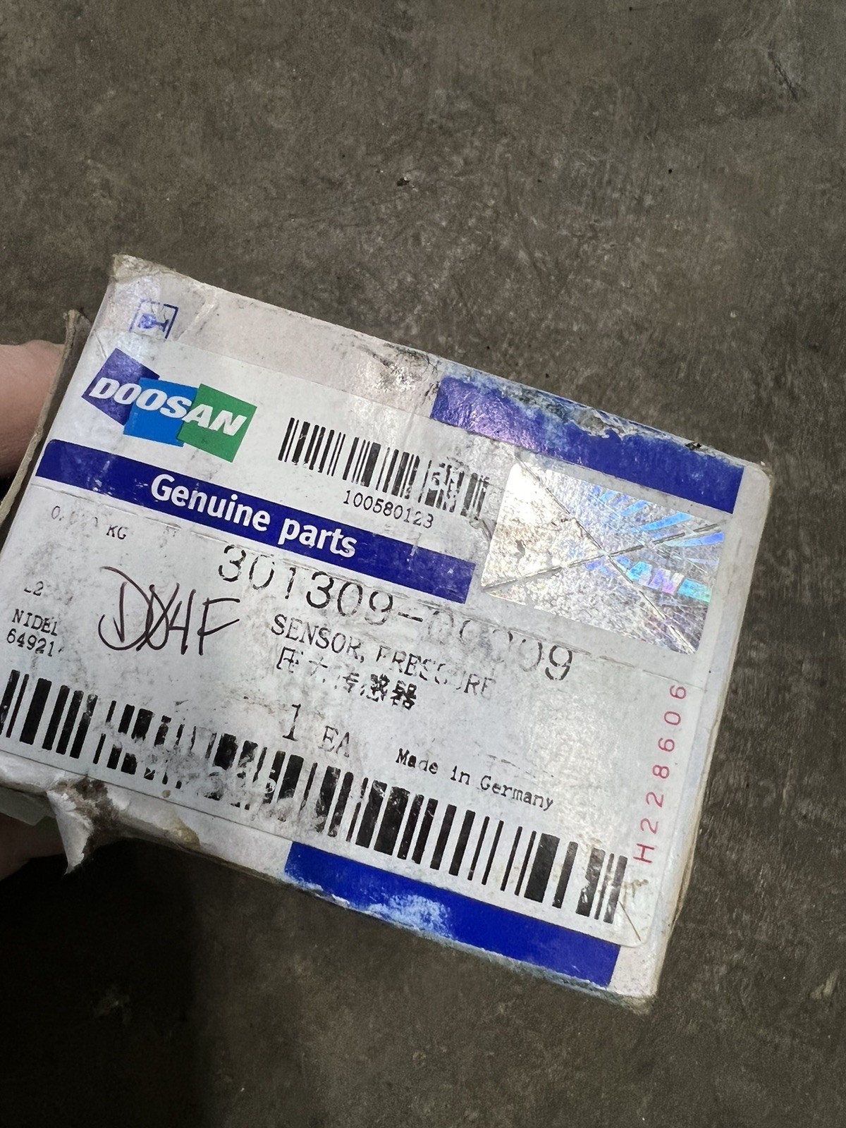 One Brand New Pressure Sensor 301309-00009 for DEVELON DOOSAN