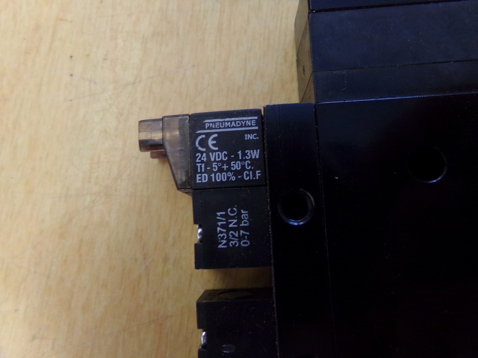 Pneumadyne N371/1 24V DC QTY:2 w/ Bracket *FREE SHIPPING*