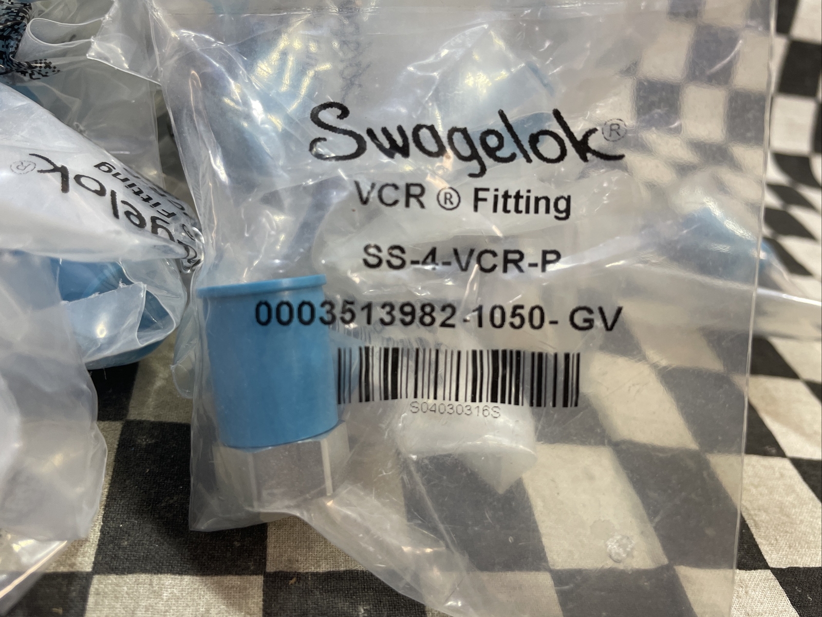 SWAGELOK SS-4-VCR-P, SS4VCRP, PLUG 1/4″ VCR, LOT OF 105, SHIPSAMEDAY