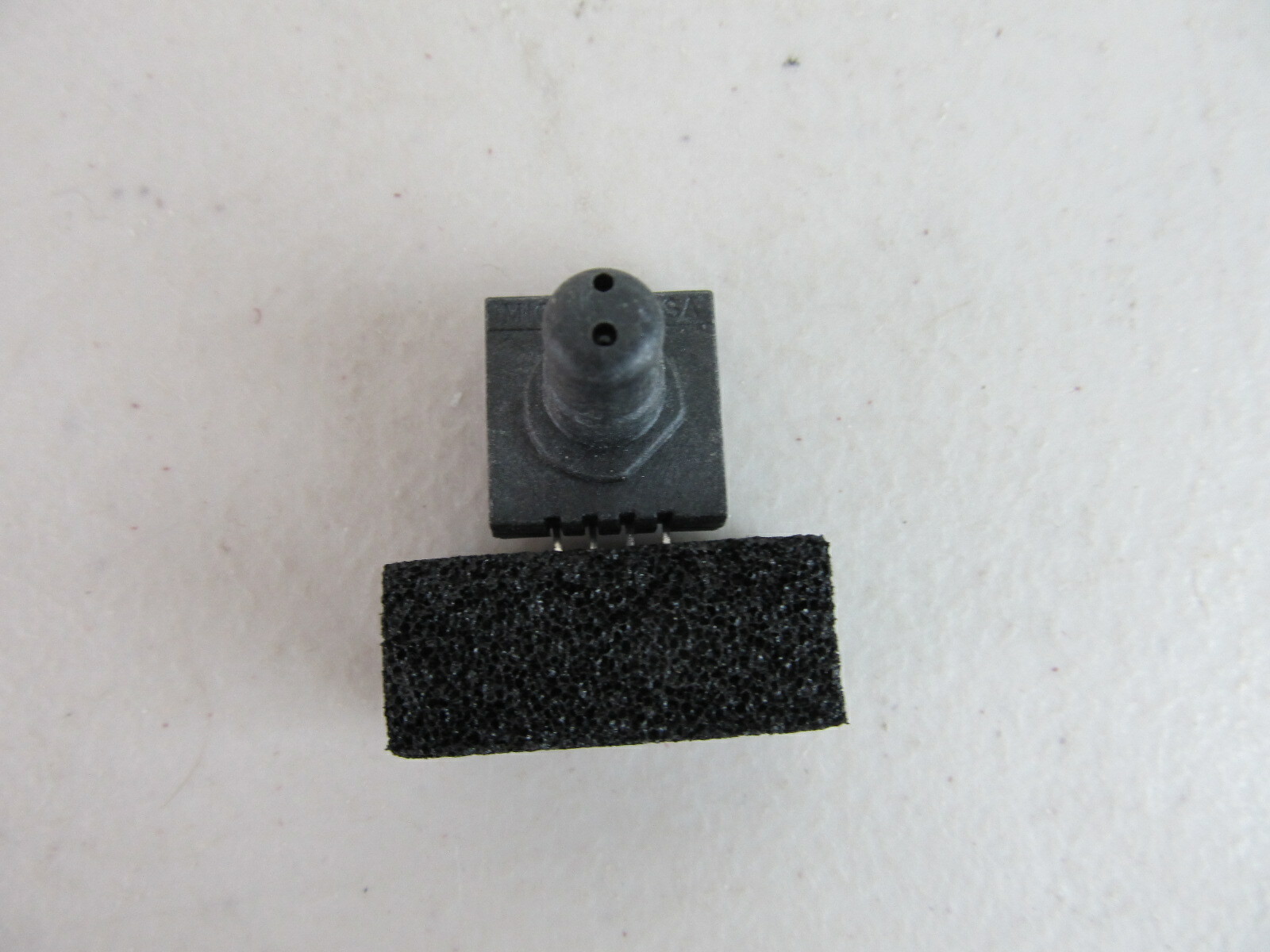 HONEYWELL 136PC15A2 Pressure Sensor 15PSI (103.42kPa)