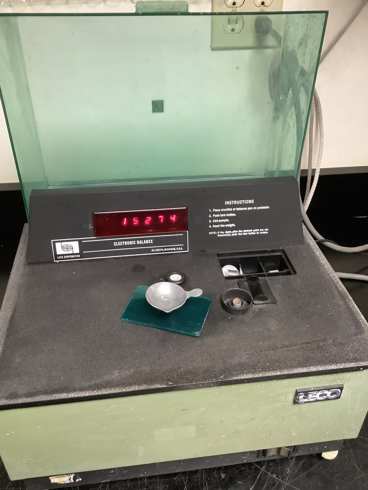 LECO CORP Model 767-600 Electronic Balance