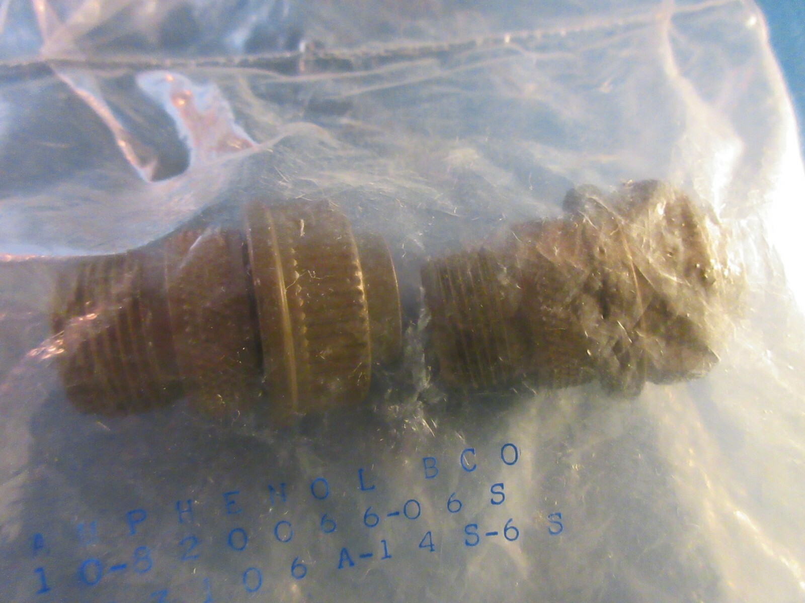 Bag of 2 Amphenol 10-820066-06S Connector Plug, 6 Pin Female Socket