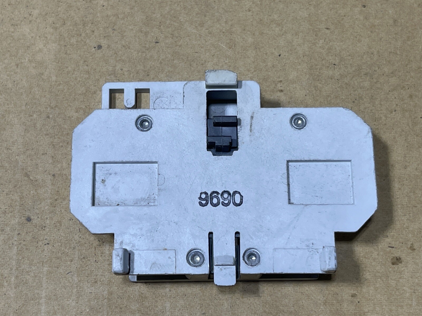 Eaton Cutler-Hammer Aux Contact C320KGS1 Ser. A2