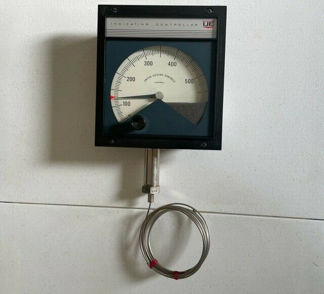 United Electric 1202-8CS 50-650F Temperature Controller New