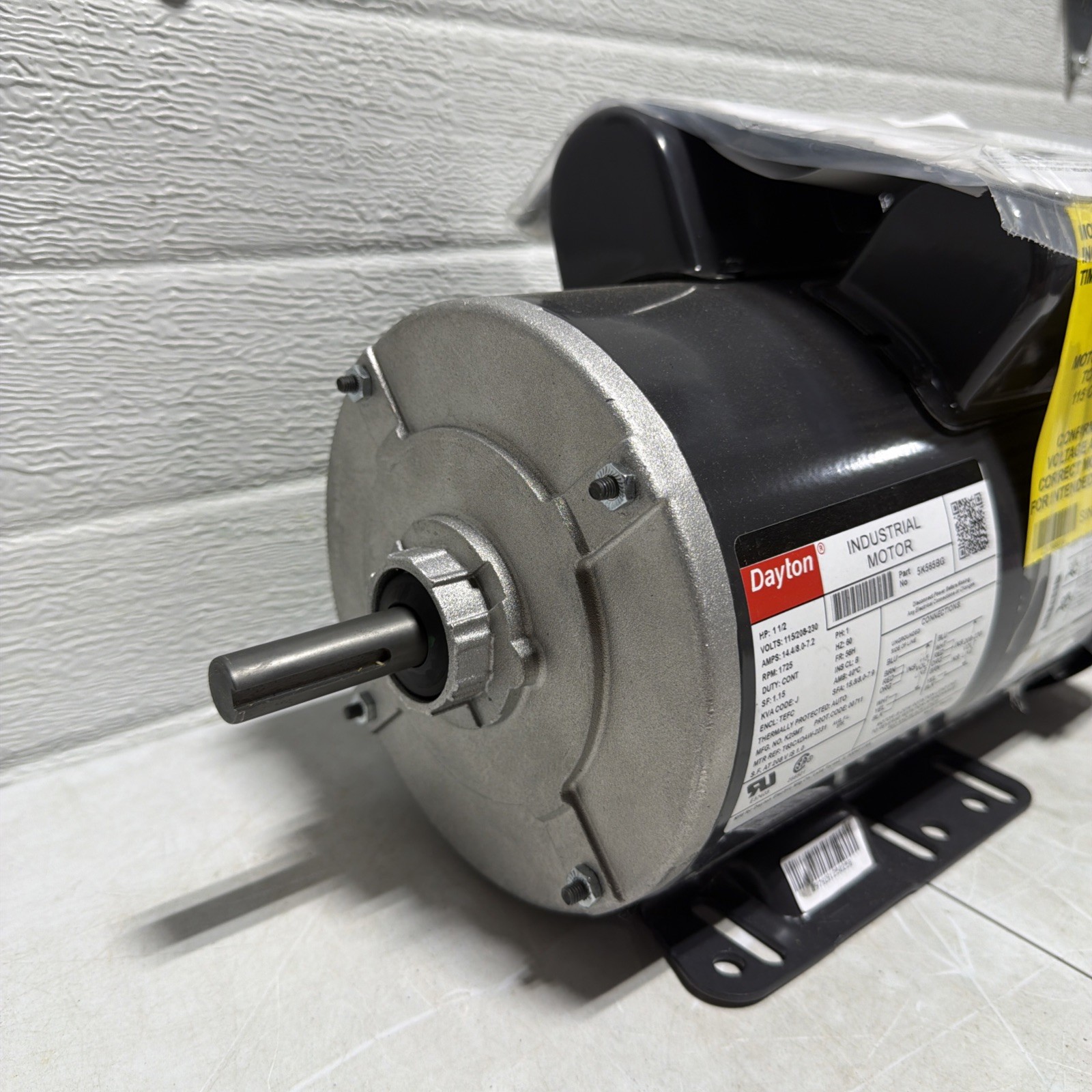 DAYTON 5K565BG INDUSTRIAL MOTOR 1-1/2 HP 1725 RPM 1PH TEFC ENCLOSURE 60HZ DENTED