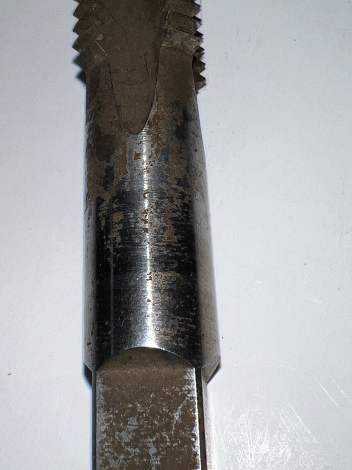 BRUBAKER HSS PLUG TAP 4 FLUTE 3/4″-10 SIZE 2-1/2″ LOC 1-3/4″ SHANK 4-1/4″ OAL