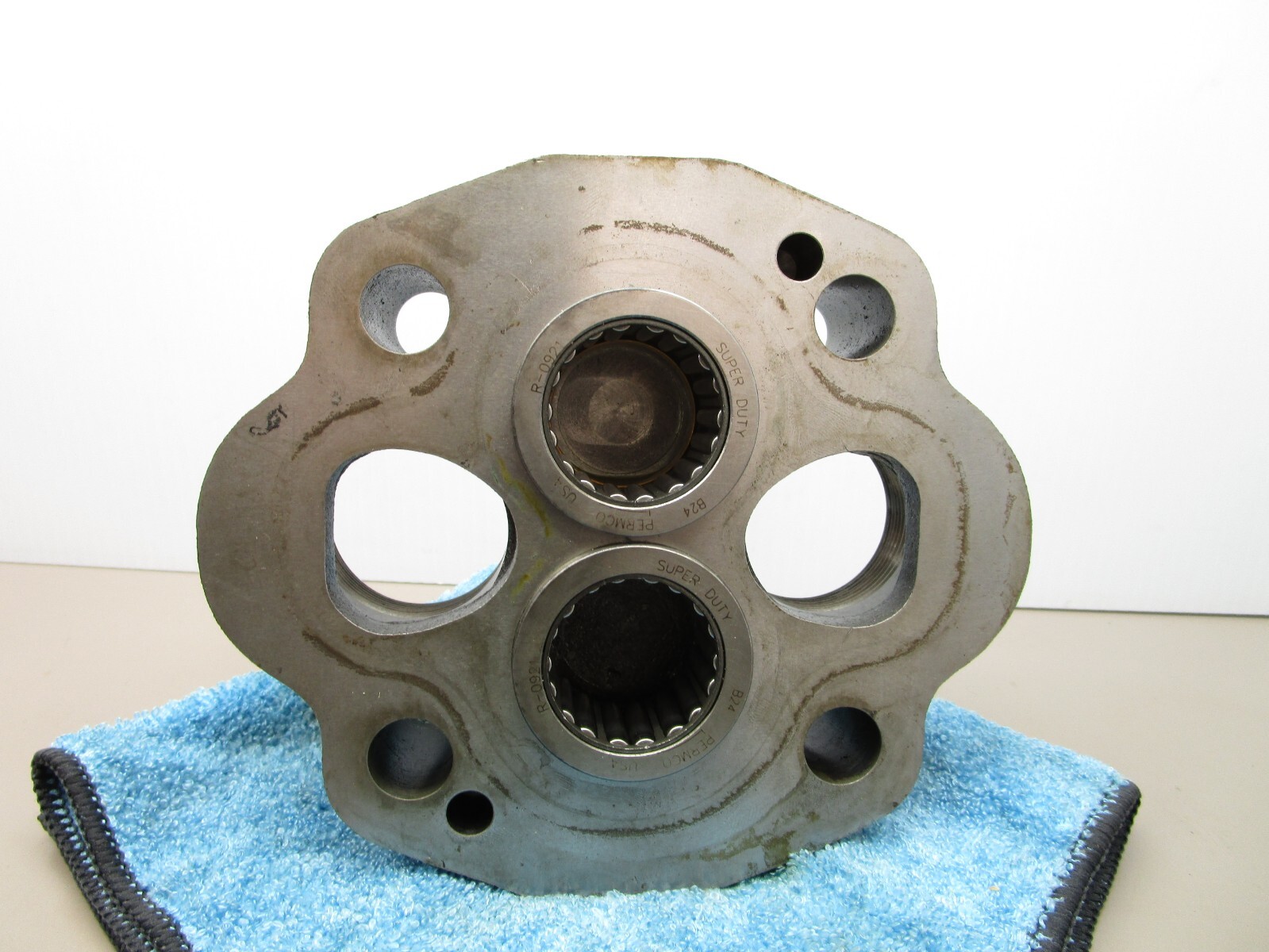 Permco P51 Hydraulic Pump Roller Bearing Back Cover End Plate 592-00884 KG016A0