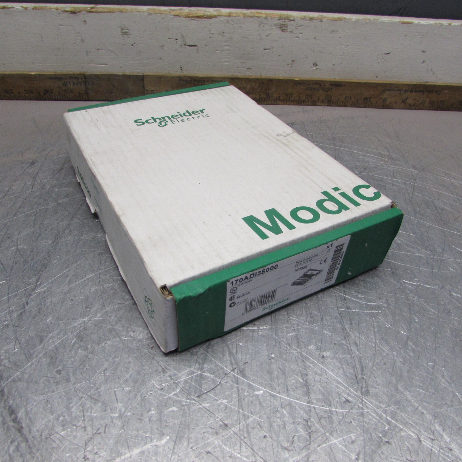 NEW! SCHNEIDER 170ADI35000 , 32pt DIGITAL INPUT , 24VDC, SEALED! MAKE OFFER!
