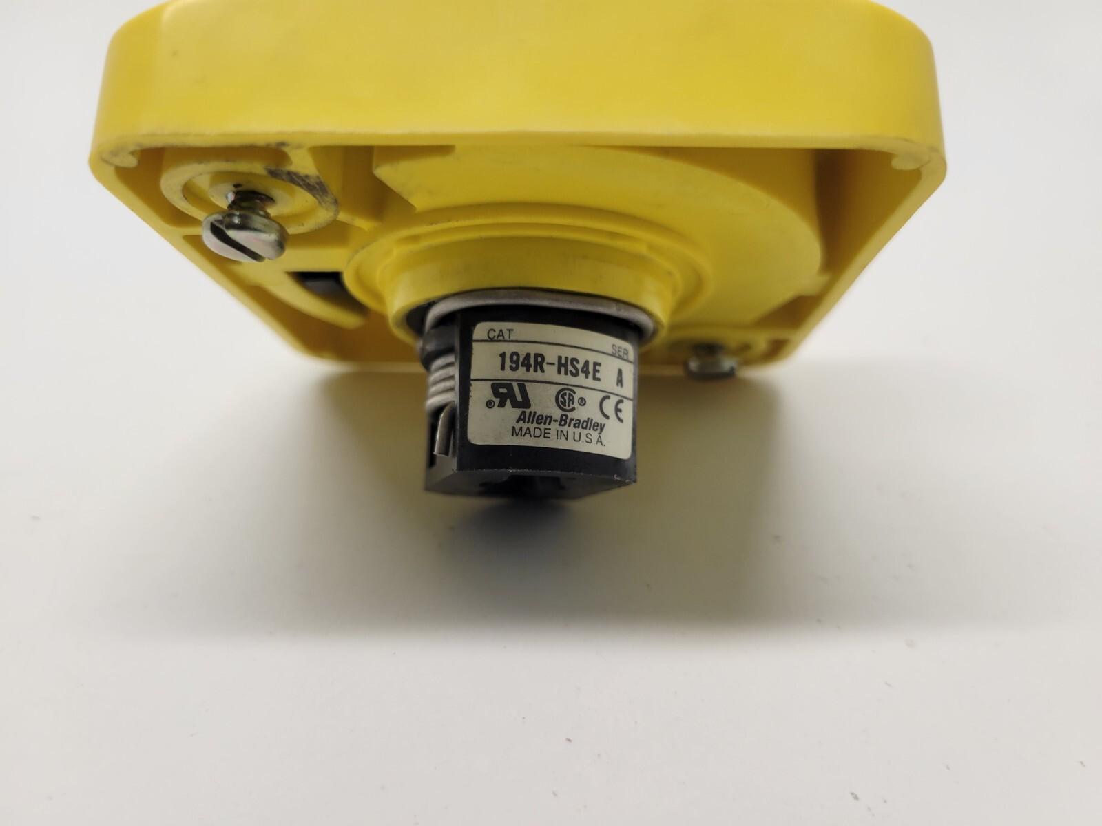GOOD USED! ALLEN-BRADLEY RED/YELLOW DISCONNECT SWITCH 194R-HS4E