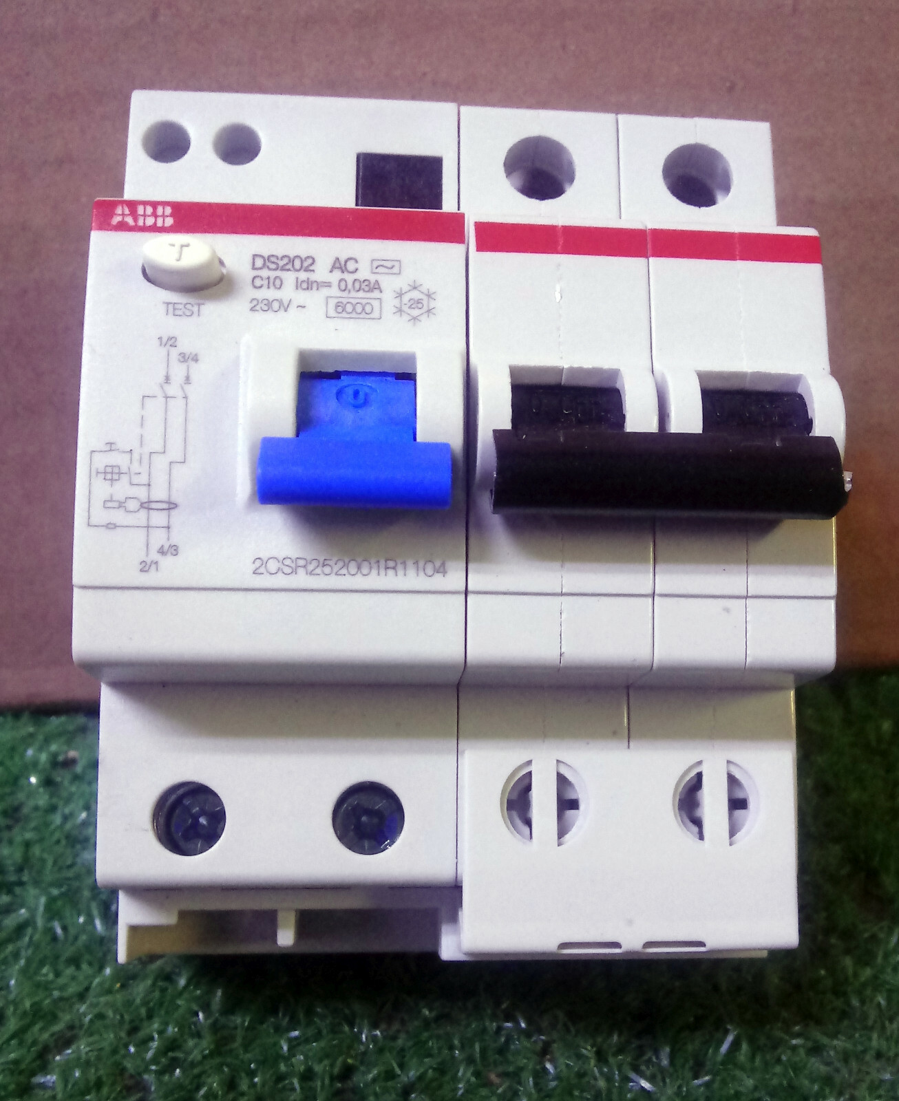 1 NEW ABB DS202 AC-C10/0,03 2CSR252001R1104 CIRCUIT BREAKER NIB **MAKE OFFER**