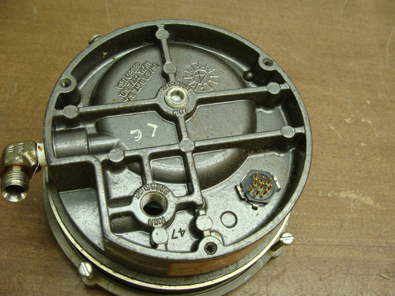 DWYER PHOTOHELIC SERIES 3000MR COMPACT DIFFERENTIAL PRESSURE GAUGE 0-2 IN WATER