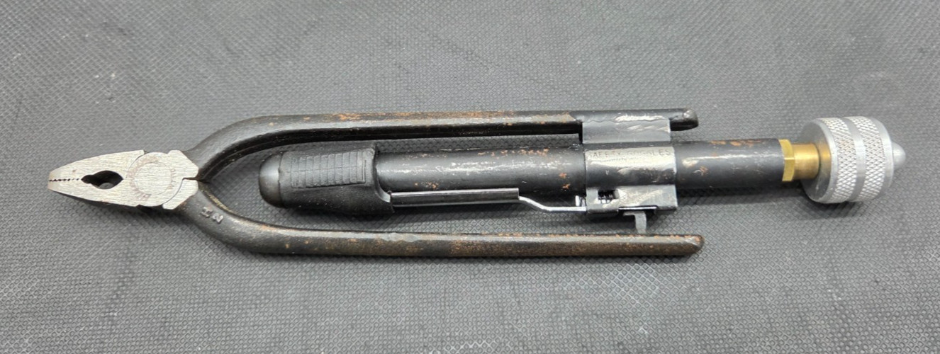 BLUE POINT MODEL WT11D AVIATION WIRE TWISTER AND CUTTER PLIERS