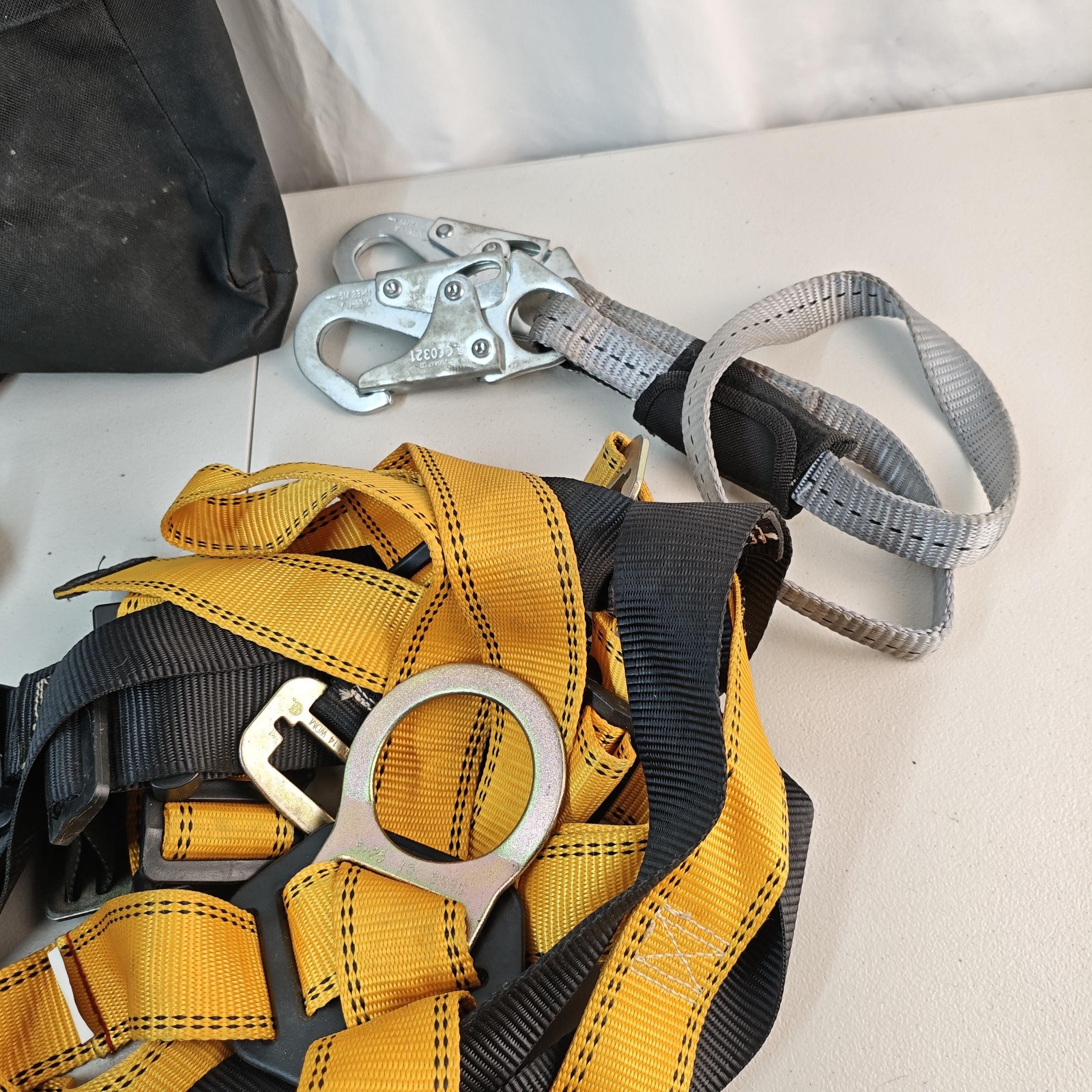 FallTech Safety Full Body Harness Universal Size Yellow Black W Lanyard Kit