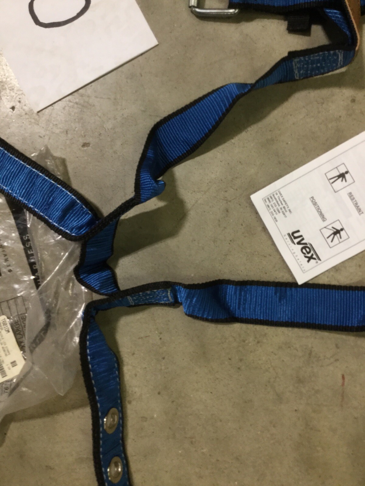 Uvex T601DM Full Body Harness, Medium, Tongue Buckle Leg Straps, Blue