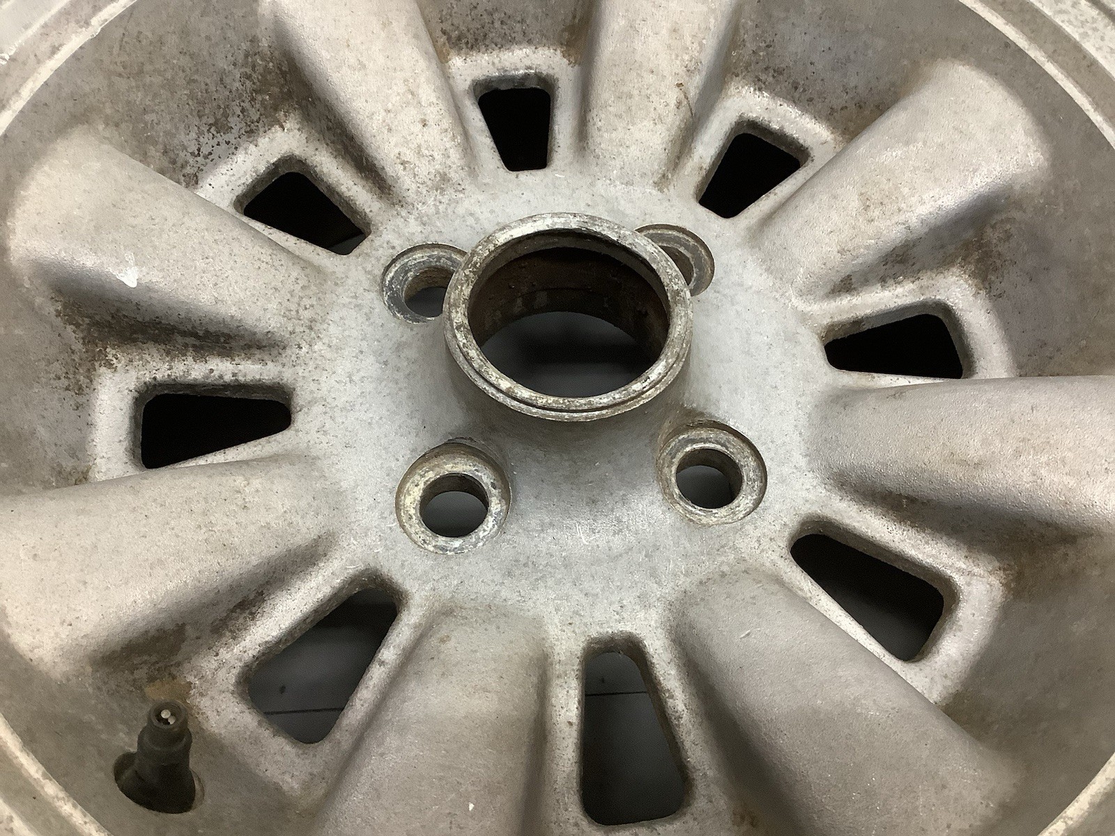 Chevrolet Vega Spoke Wheel 371694 13 x 6 x 0.45off 1971-77 (R31)
