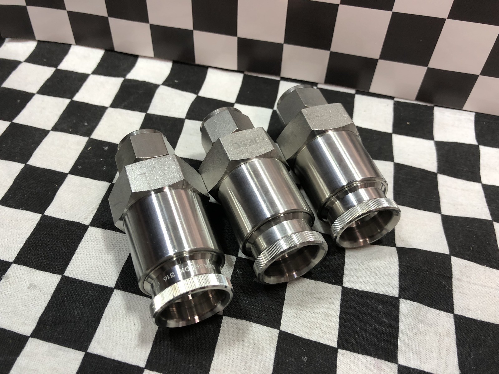 LOT OF 3 SWAGELOK SS-QTM8-D-810, Quick Connect Stem with Valve 1/2″, #1641P8