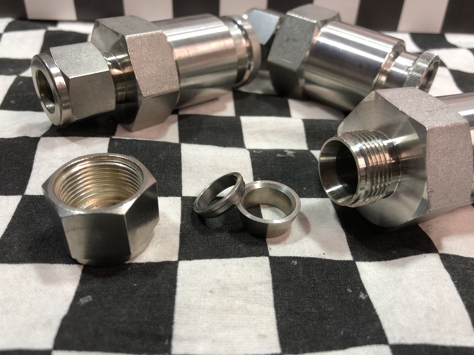 LOT OF 3 SWAGELOK SS-QTM8-D-810, Quick Connect Stem with Valve 1/2″, #1641P8