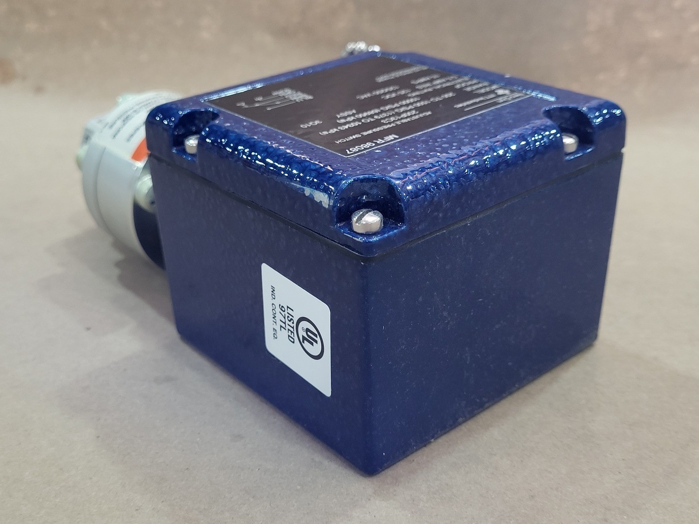 SURPLUS NEW ITT Industries 200P13C3 Adjustable Pressure Switch , 200-1500 psig