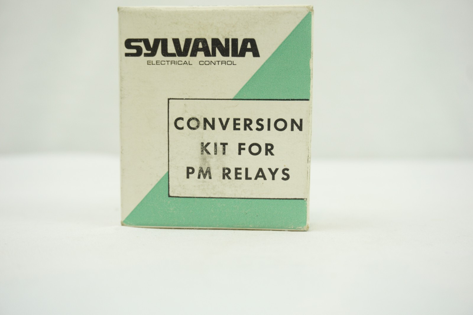 SYLVANIA KPMA-1 UNIVERSAL POLE KIT N.O AND N.C. FOR PM RELAY NEW