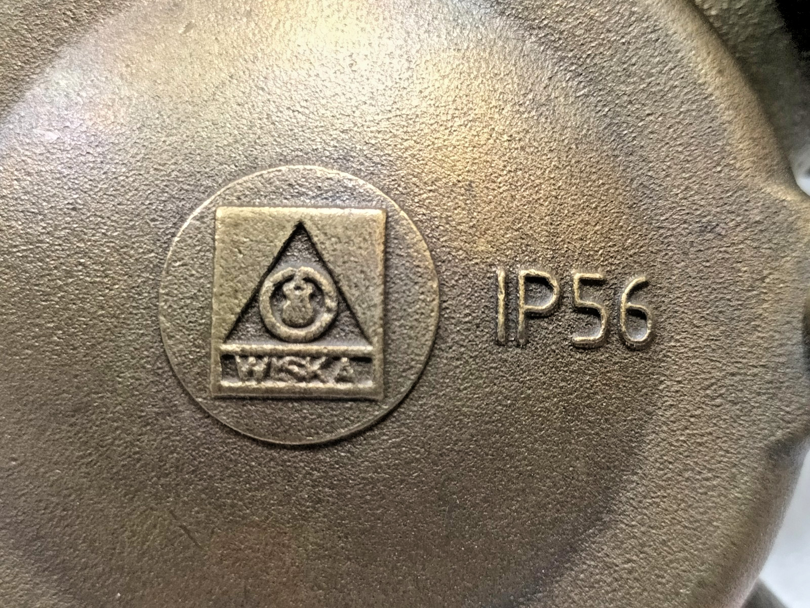 WISKA BRASS HNA SOCKET 250V 16A IP56
