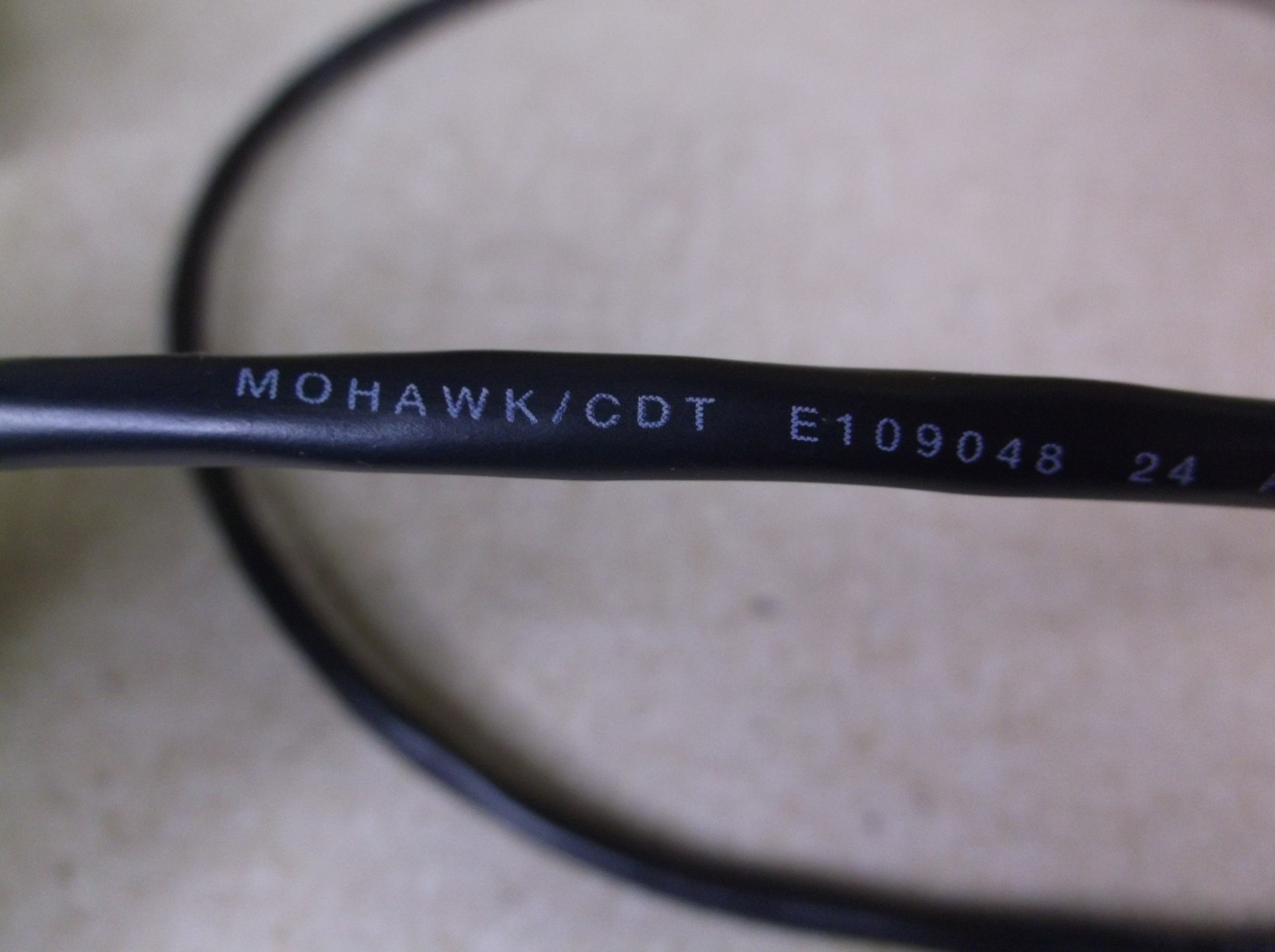 NEW 4′ Mohawk/CDT E109048 24 AWG CMR ETL TIA/EIA 568-A Cat.5 Patch Cable M55933