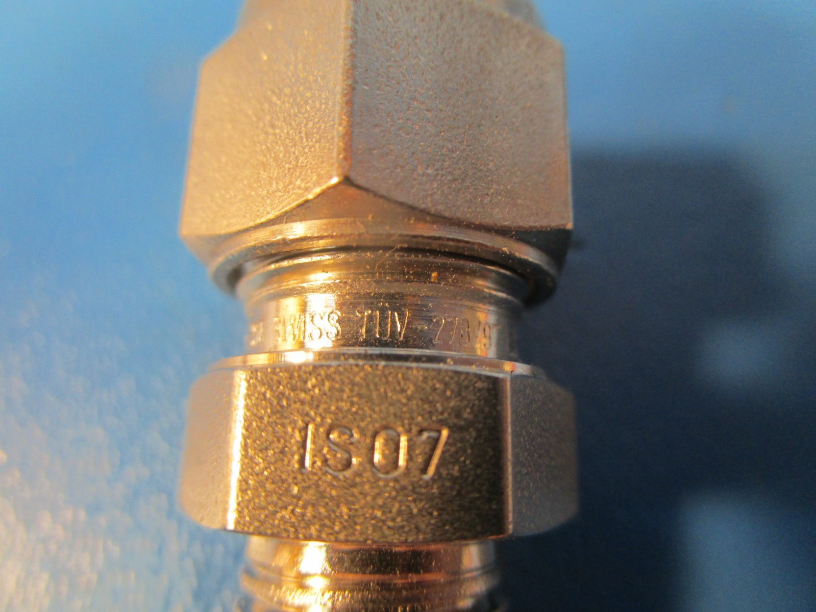 LOT OF 2 Parker 3-4 FBZ-SS, COMPRESSION TUBE CONNECTOR: 1/4″ THREAD, COMPRESSION