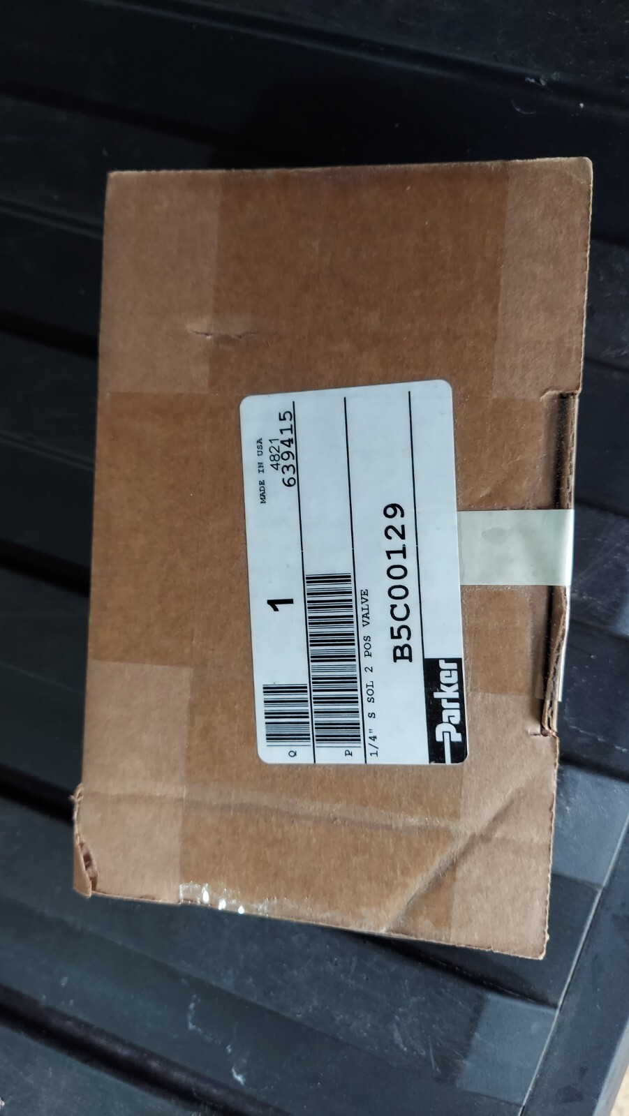 New Parker B5C00129 Valve