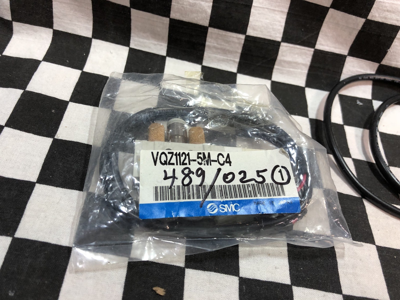 LOT OF 2, SMC SOLENOID VALVE VQZ1121-5M-C4, VQZ11215MC4, SHIPSAMEDAY#1176B4