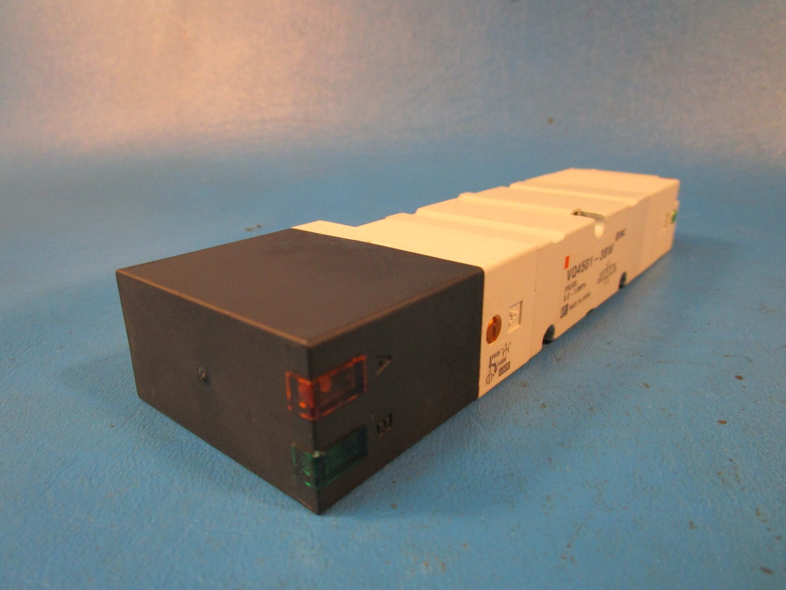 SMC VQ4501-3BW valve, 3 position, plug-in(ac), VQ4000 VALVE, SOL 4/5-PORT