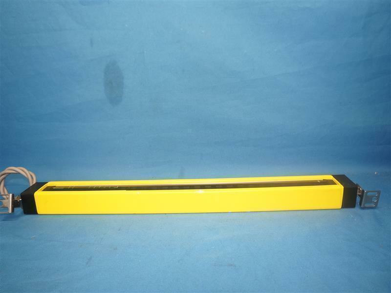 Omron F3SJ-E0545-25-L F3SJE054525L Safety Light Curtain Emitter