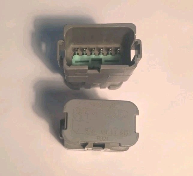 (2 Pcs) TE Connectivity Deutsch DT04-12PA-P021 Plug New Free Shipping