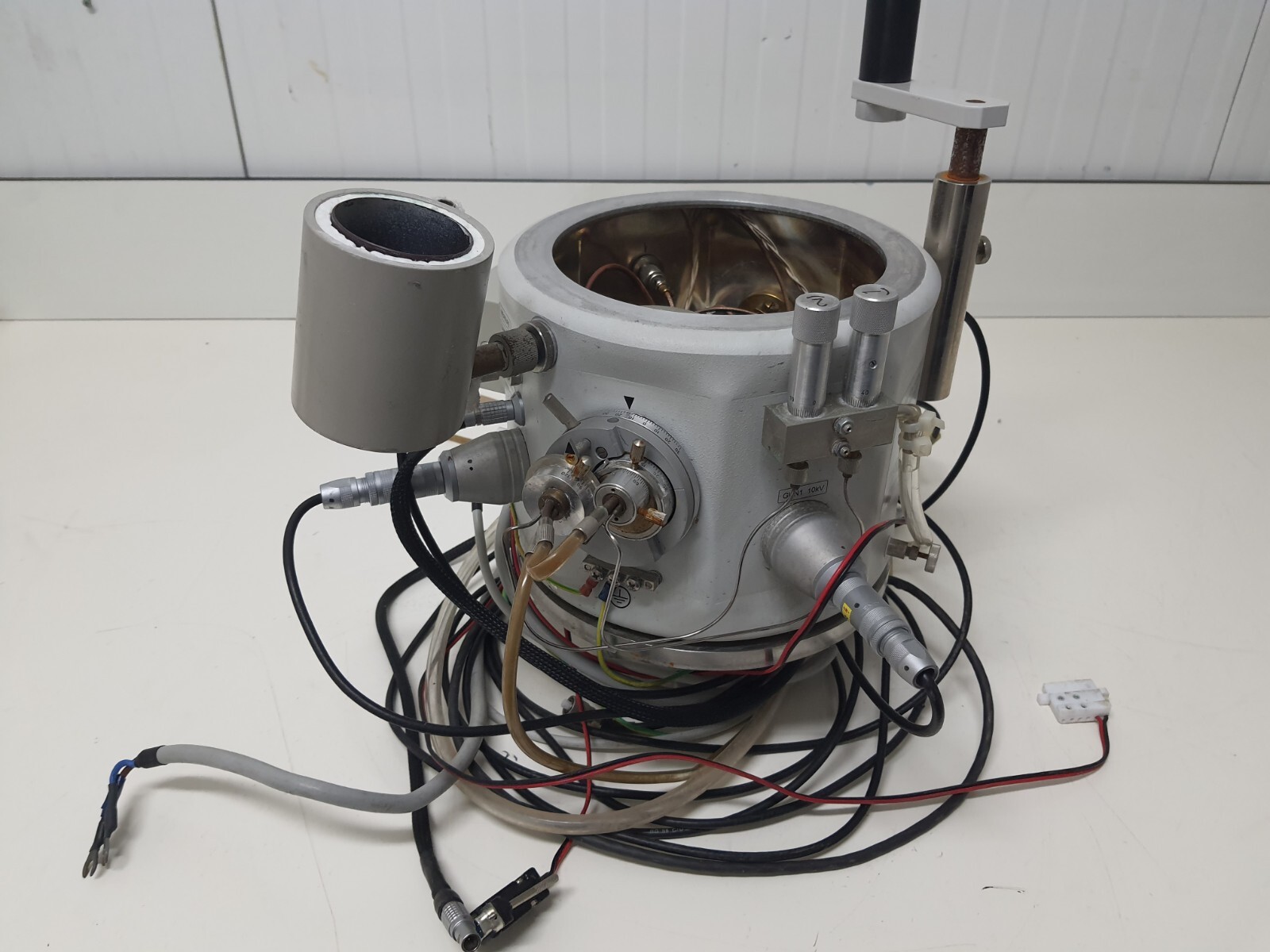 linda technoorg Pfeiffer IV3H/L ion beam thinning Mill milling unit iv3