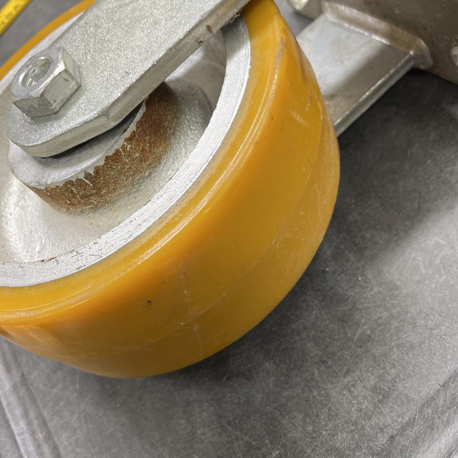 Pegasus 8″ Wheel Dia Standard Rigid Plate Caster 2500 lb P29R-UY080K-18
