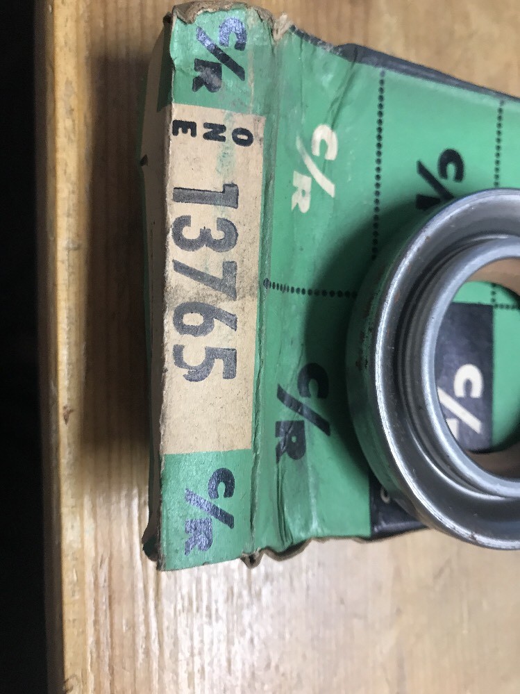 CR INDUSTRIES OIL SEAL 13765. Nos NEW IN BOX*