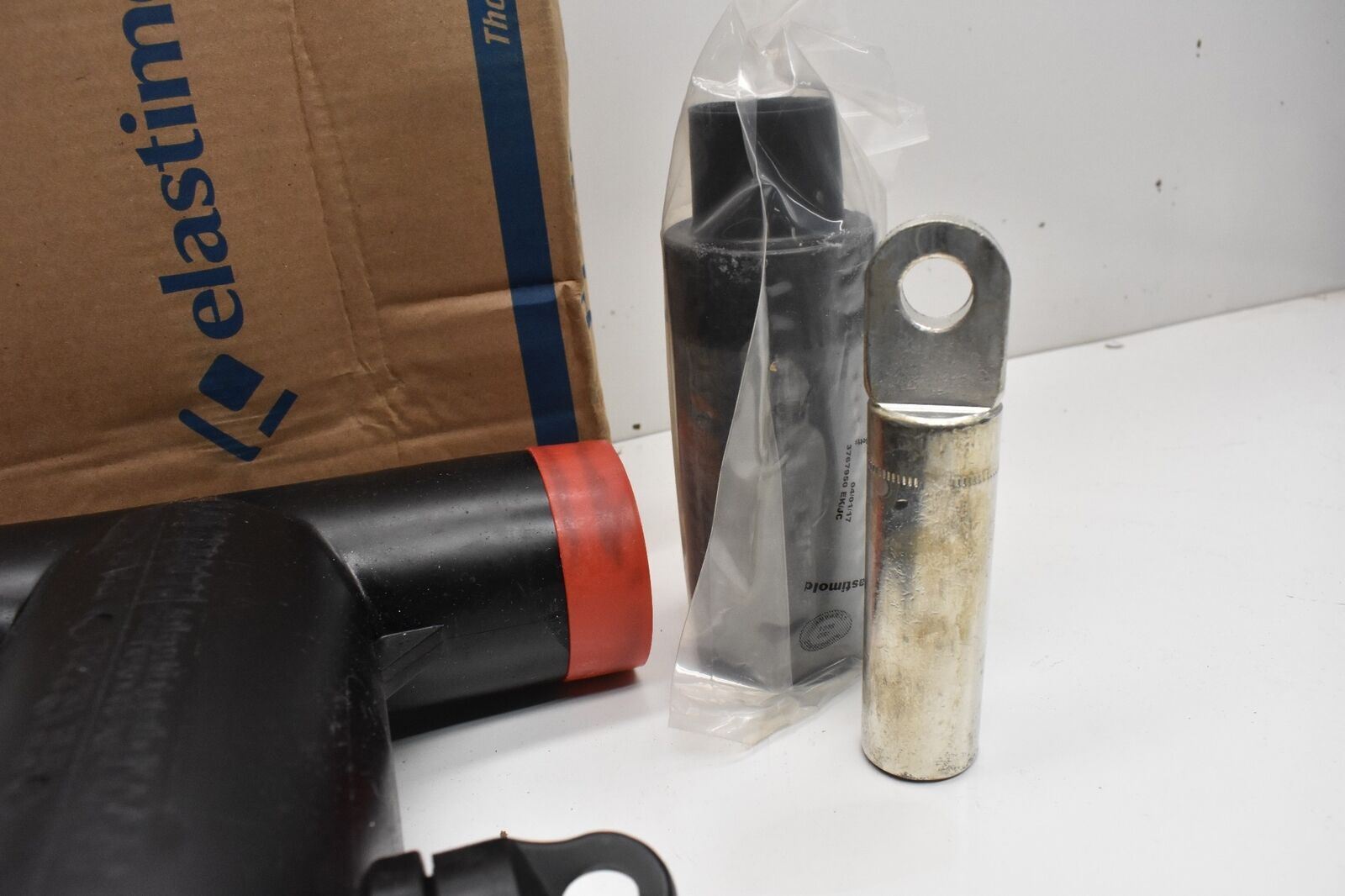 Thomas & Betts Elastimold 756LR-M0330-CS1977 Apparatus Deadbreak Elbow Kit