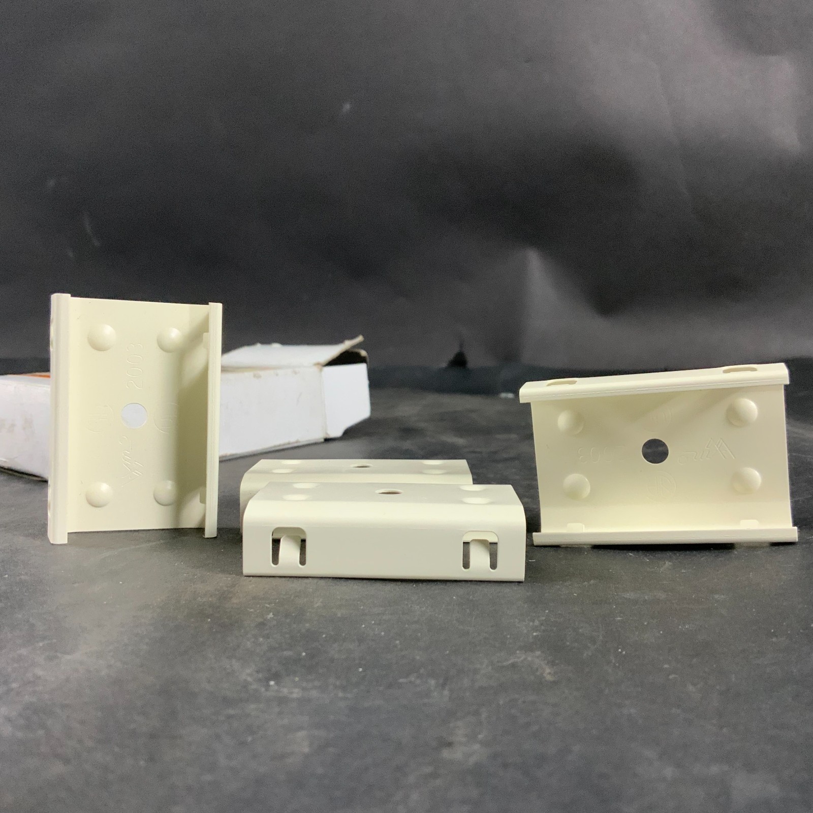 WIREMOLD V2003 STEEL SUPPORTING CLIP – LOT OF 10 ($10 OBO)